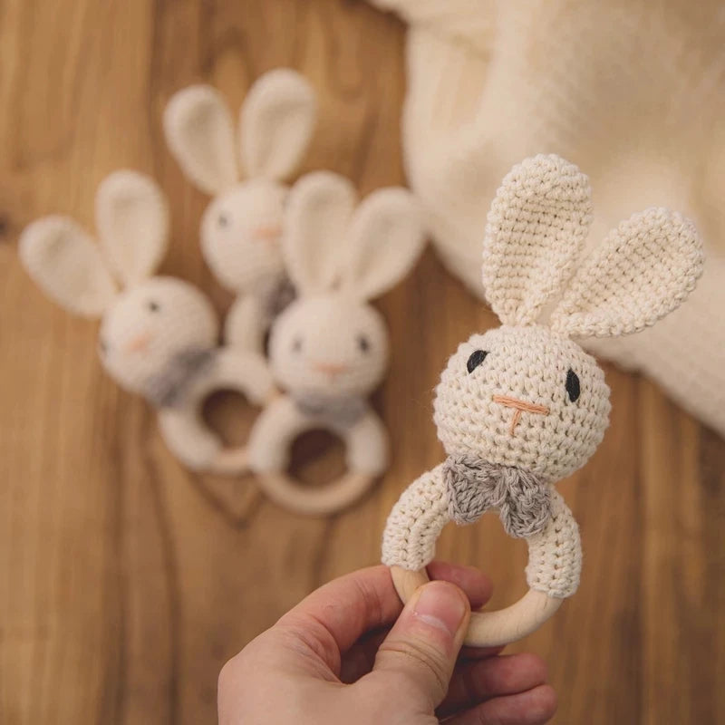 Hochets animaux en bois et crochet