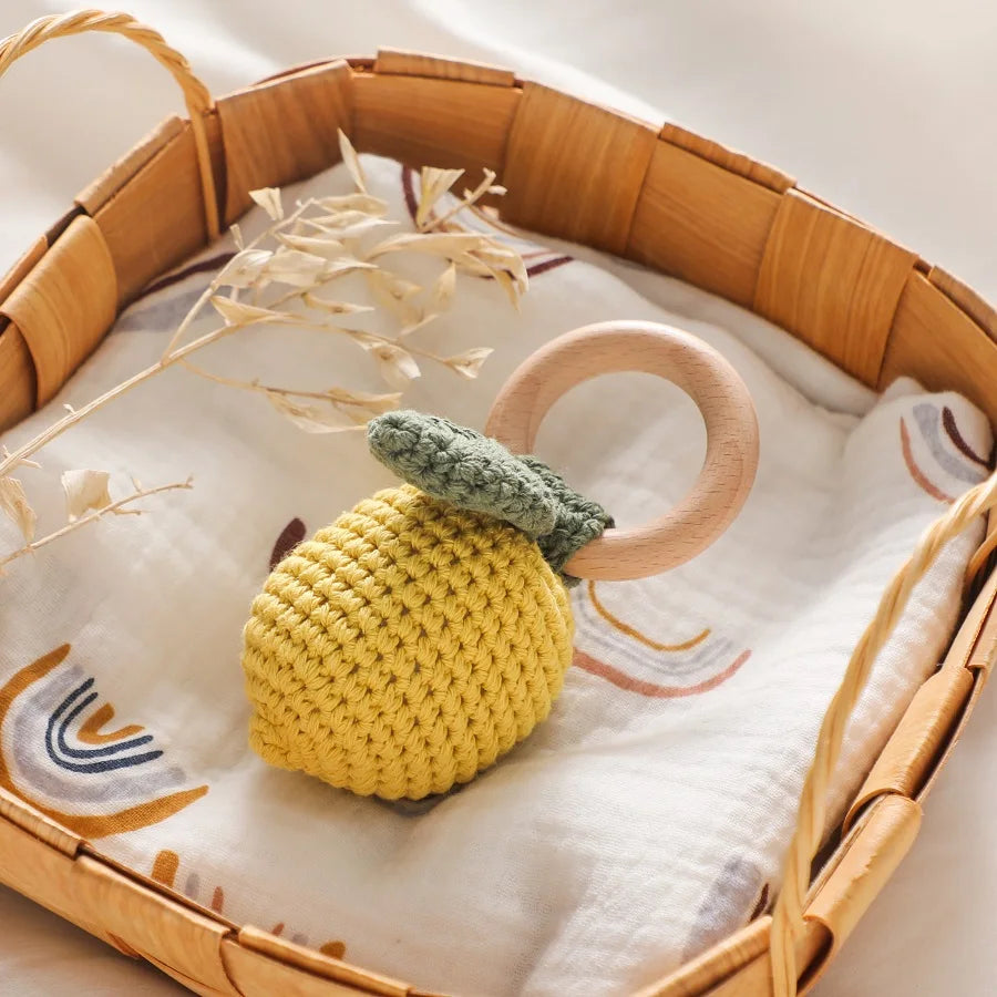 Hochets animaux en bois et crochet