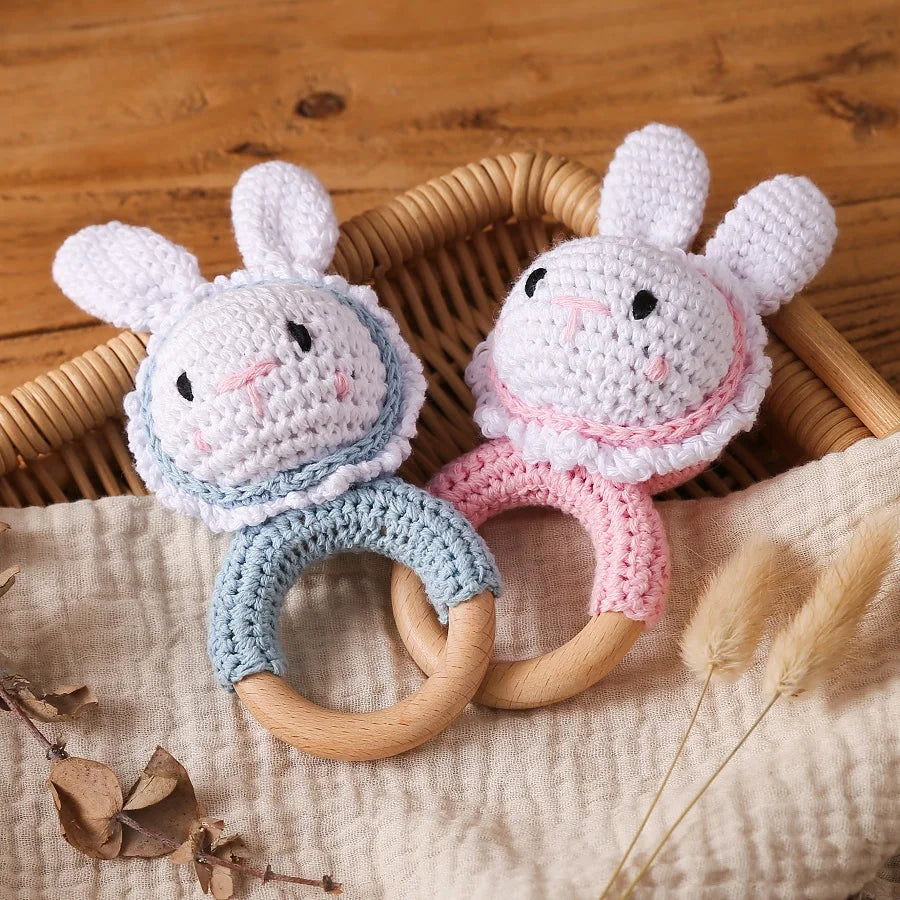 Hochets animaux en bois et crochet